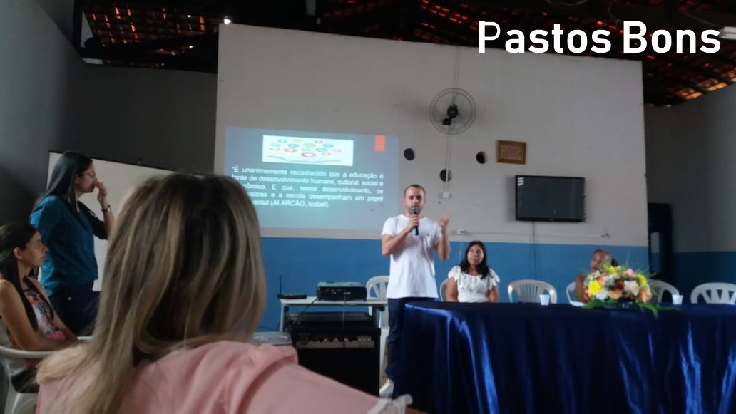Acadêmicos de Pastos Bons realizam seminário sobre gestão escolar