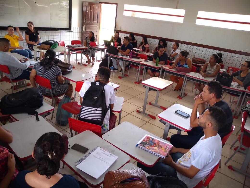 Polo de Santa Luzia do Paruá realiza reunião com acadêmicos