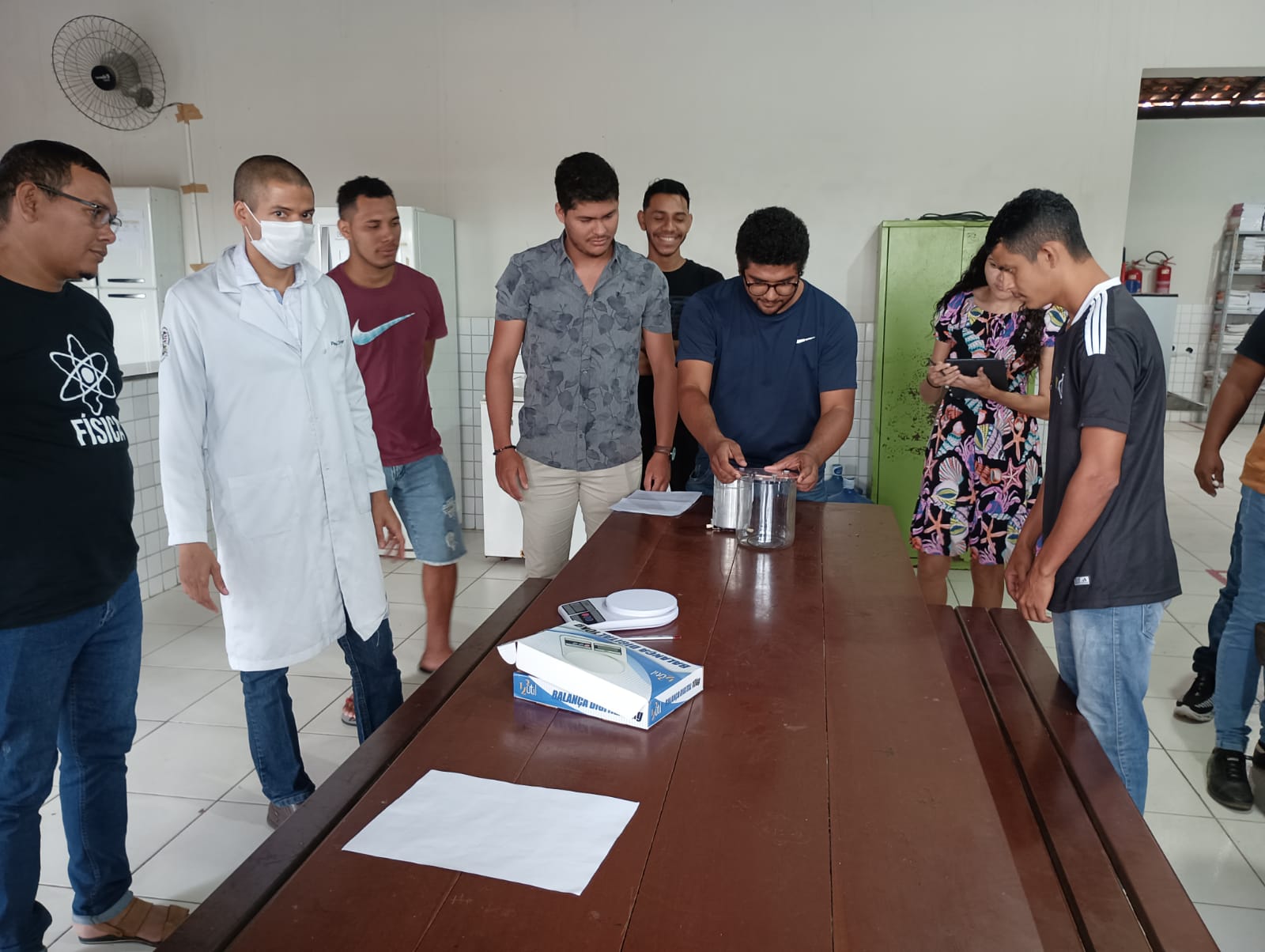 Alunos do Curso de Física do Polo Viana têm aula prática na disciplina Mecânica Estatística