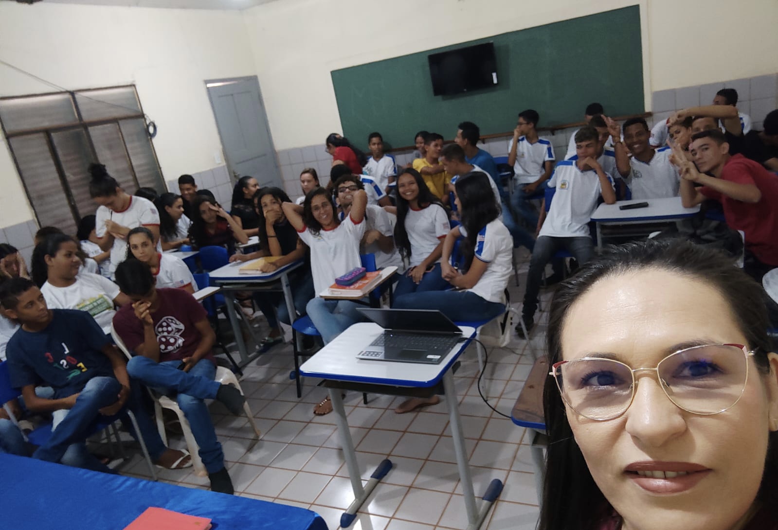 Aluna do Polo Paraibano realiza projeto sobre o uso do celular no âmbito escolar