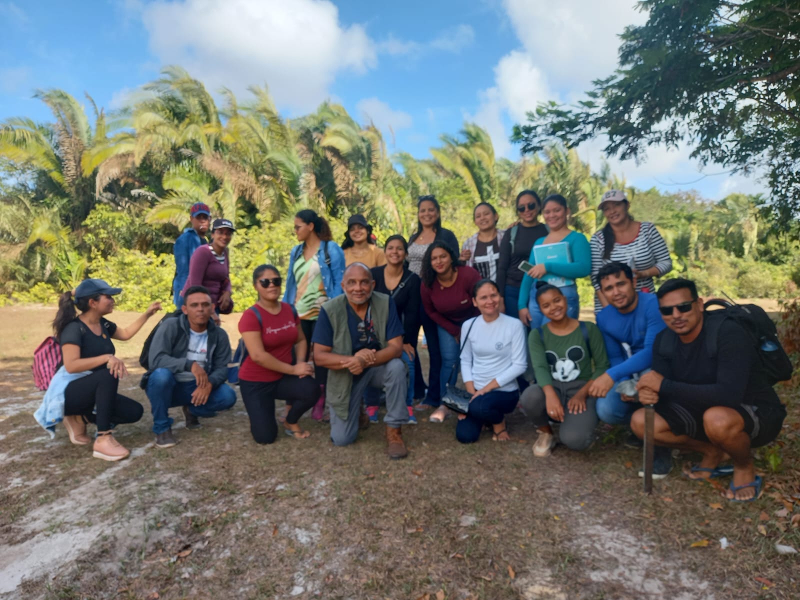 Alunos de Ciências Biológicas do Polo Apicum-Açu têm aula de campo na disciplina Botânica Estrutural