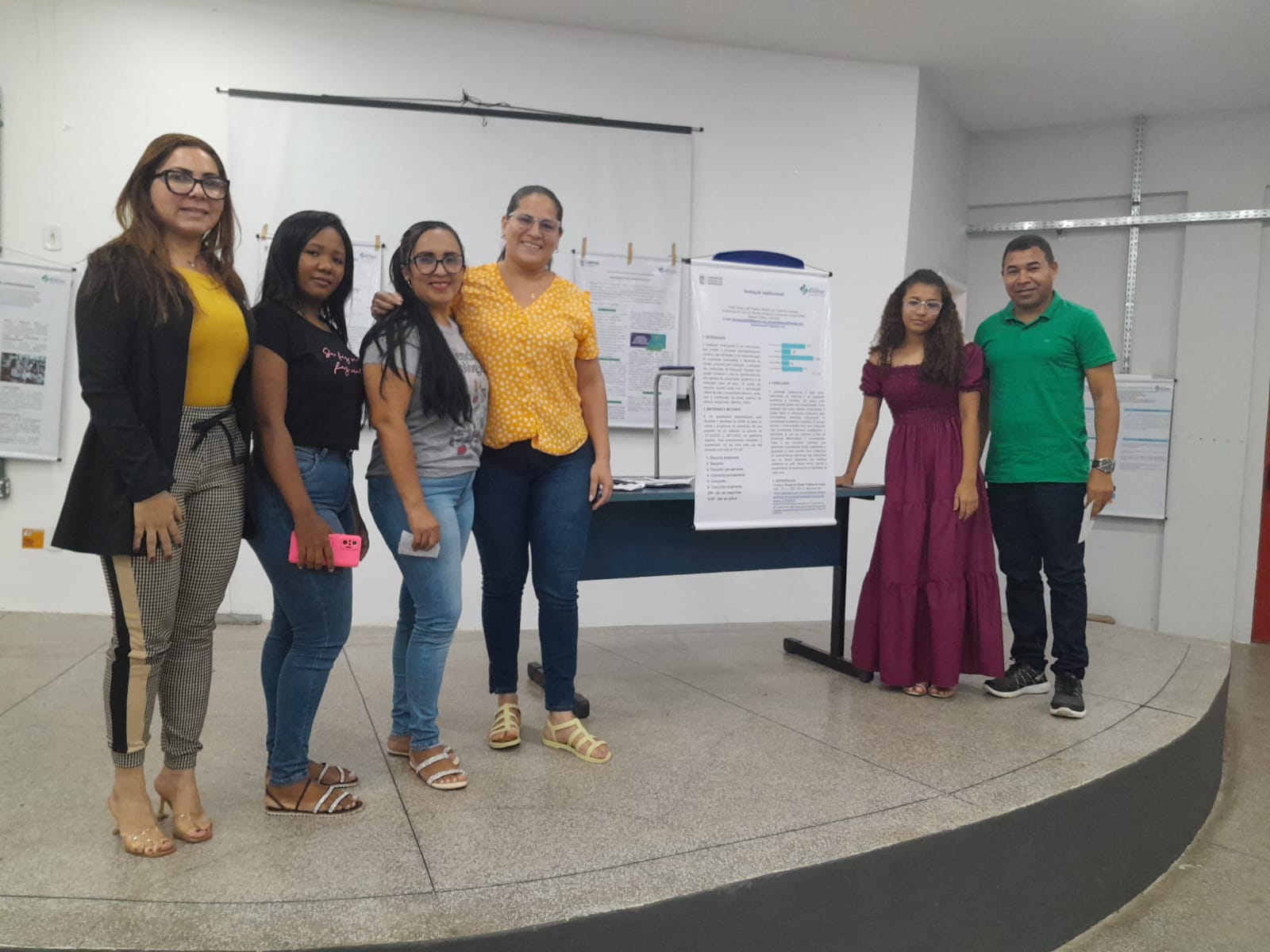 Alunos de Ciências Biológicas do Polo Coroatá discutem políticas de avaliação educacional brasileira