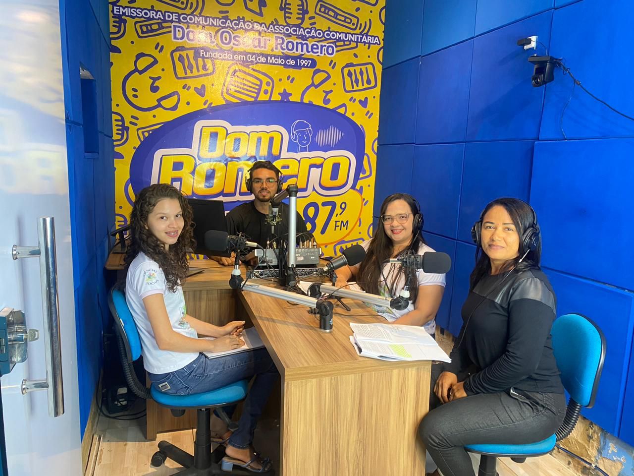 Alunas de Ciências Sociais do Polo Santa Luzia produzem podcast sobre educação inclusiva
