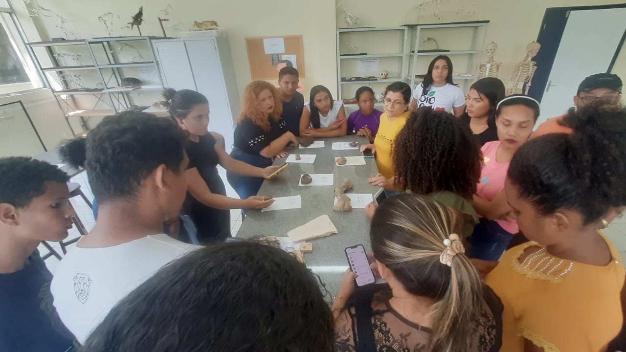 Alunos de Ciências Biológicas do Polo Viana têm um dia de vivência e estudo dos fósseis do Maranhão