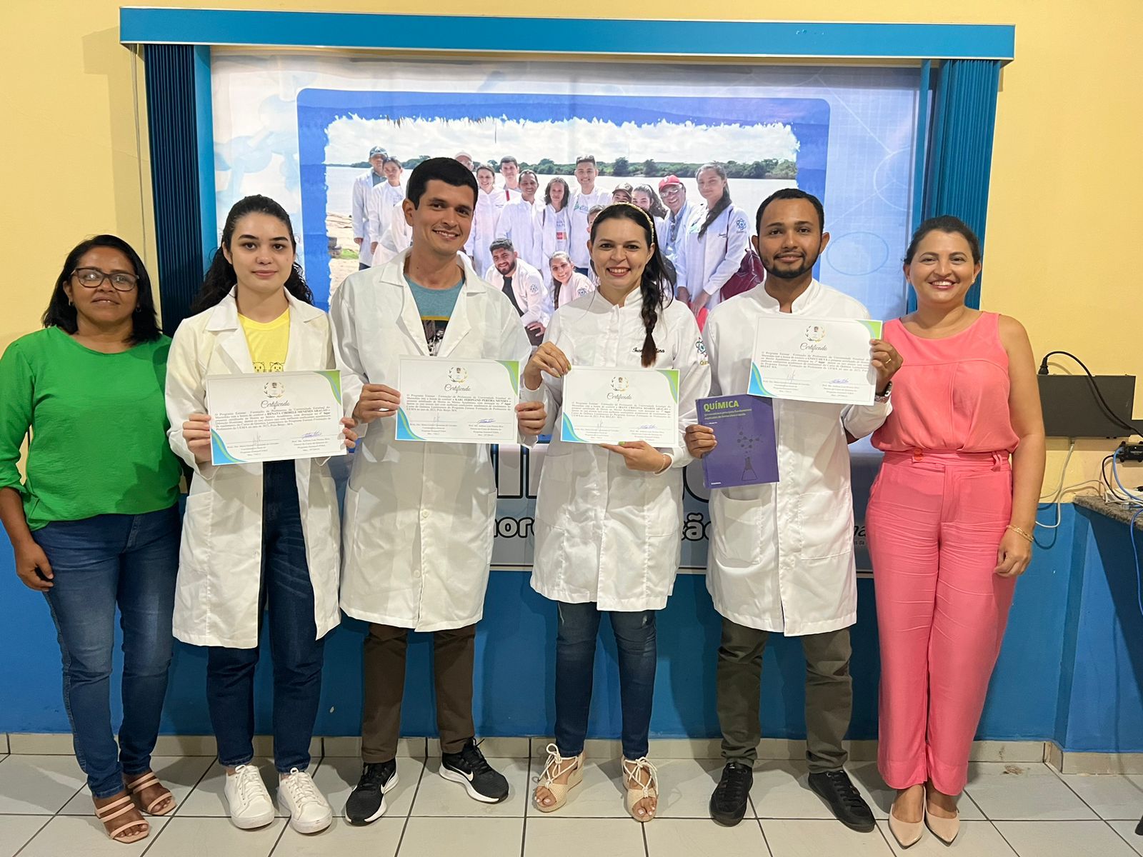 Programa Ensinar realiza premiação em comemoração ao Dia do Químico