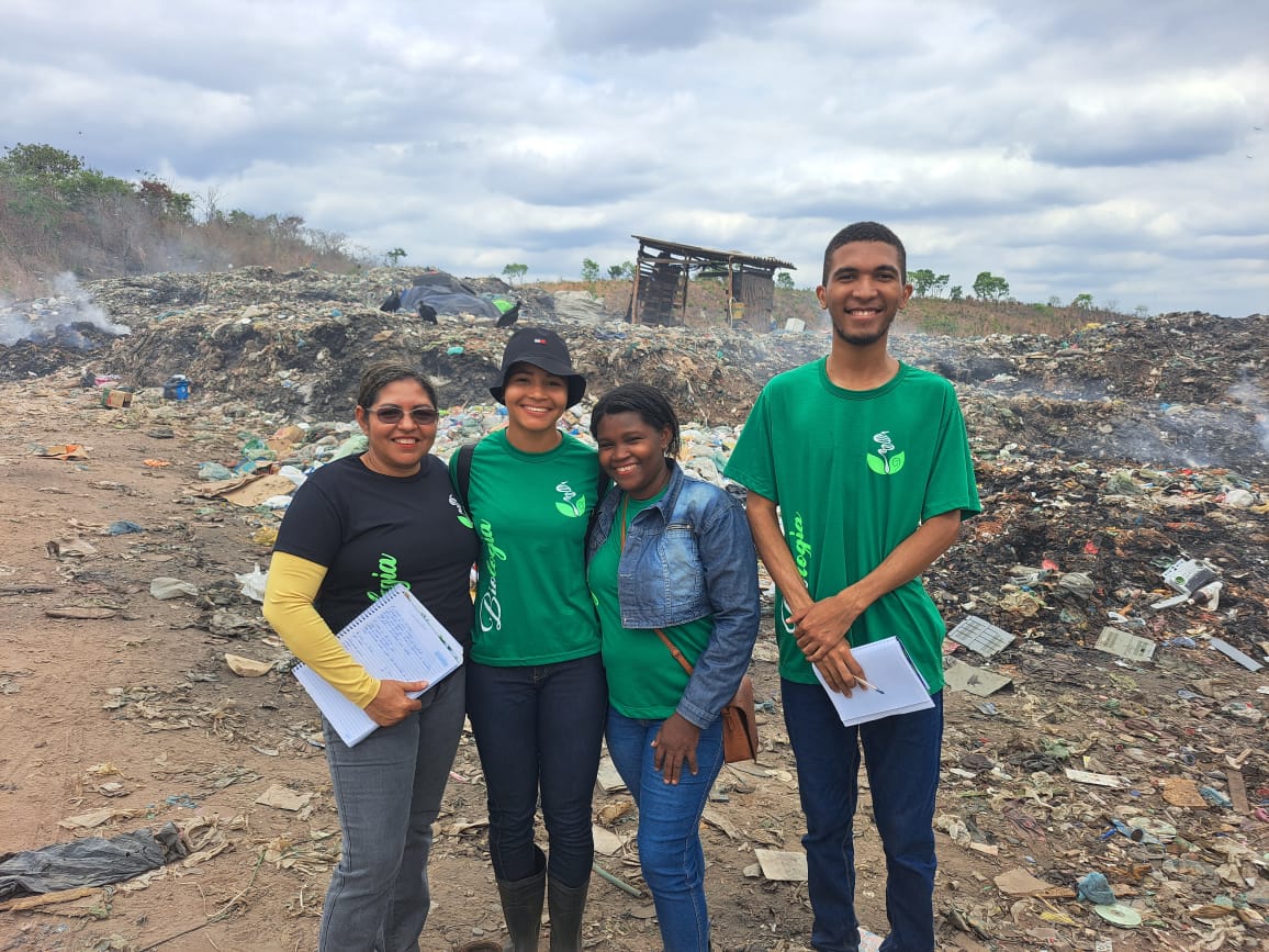 Professora e alunos de Ciências Biológicas do Programa Ensinar publicam capítulo no livro Saneamento, Saúde e Ambiente