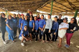 Alunos de Geografia do Polo Barreirinhas analisam os aspectos geomorfológicos da Praia da Pedra do Sal
