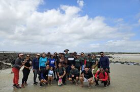 Alunos de Ciências Biológicas do Polo Cedral estudam a biodiversidade local durante aula de campo