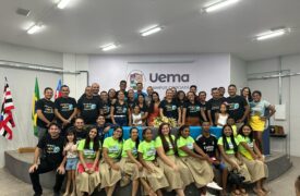 Ação social com alunos do Polo Coroatá fortalece laços entre universidade e comunidade com entrega de kits escolares e atividades lúdicas