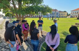 Futuros pedagogos do Polo Presidente Médici vivenciam aula de campo em Alcântara-MA