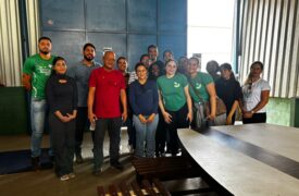 Alunos do Programa Ensinar realizam visita técnica a empresa de reciclagem e vivenciam práticas de sustentabilidade